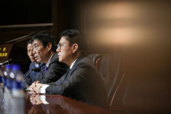 德甲第15轮，勒沃库森主场3-0战胜法兰克福，联赛、欧战、杯赛三条战线延续不败金身！